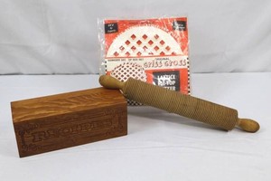 Recipe Box With Criss Cross Lattice Pie-Top Cutter