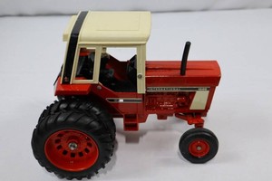 Vintage 1976 ERTL International Harvester 1586 116 Diecast Tractor