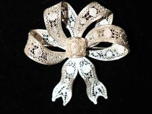 Vintage Silver Filigree Bow Brooch 9.71g