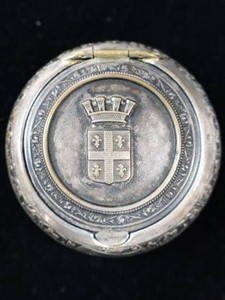 Round Hinged Silver Box With Crest Lid
