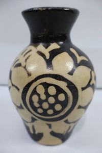 Lencan Handmade Pottery Vase Black Creme