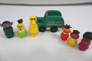 Sesame Street Friends Figures & Sanitation Dept Truck (7 Pieces)
