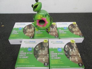 Garden lights andetal frog decor...