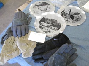 Les Kouna wildlife metal plates and...