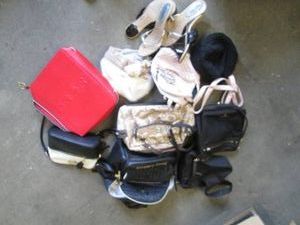 Lot of name brand purses...
