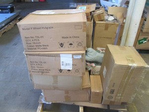 Pallet of assorted mainly lighting ...