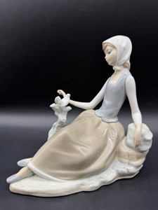 Lladro Shepherdess With Dove #4660 Retired 6.5 Figurine