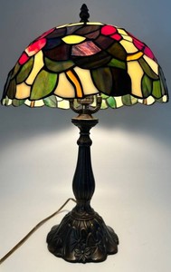 Tiffany Stained Glass Style Table Lamp 18 in Tall