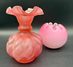 Mt Washington Pink Satin Rose Bowl & Fenton Melon Vase Mixed Lot of 2