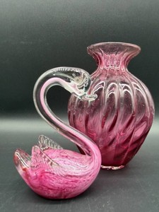 Pink Art Glass Swan & Pilgrim Vase Mixed Lot