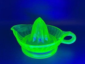 Vintage Anchor Hocking Uranium Glass Juicer 5