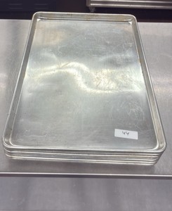8 stainless steel preparation trays (L-Kitchen)
