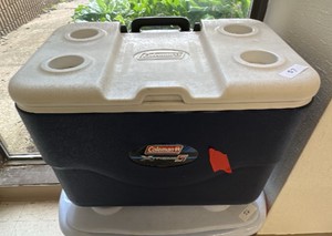 Coleman Xtreme 5 cooler, Blue & White, no wheels (L-Kitchen)