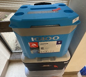 Igloo latitude cooler, 60 quart, oversized wheels, baby blue and gray (L-Kitchen)