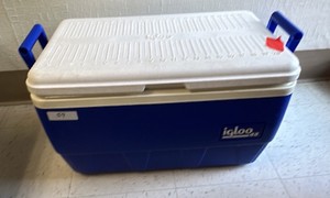 Igloo 48 quart vintage cooler, Blue & White (L-Kitchen)