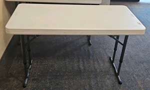4 ft banquet table