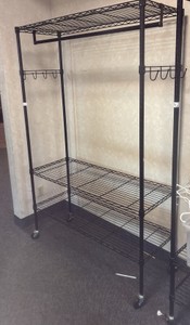 Wire clothing rack