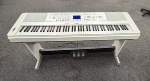 Yamaha Piano portable grand DGX-650