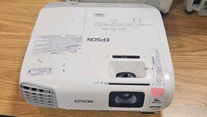 Epson projector 955 w h