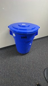 Blue 55 gallon commercial round trashcan with lid