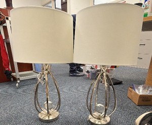 2 lamps