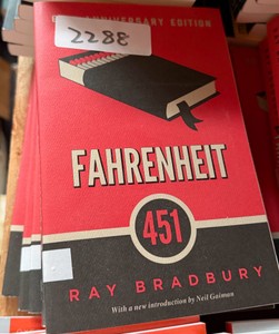 Fahrenheit Books (Ray Bradbury)  (r400)