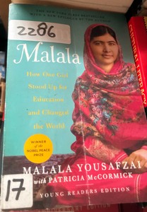 I am Malala books (Malala Yousafzai)  (r400)