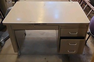 Vintage office desk no key