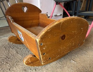 Vintage cradle for small dolls