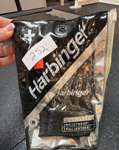 brand new harbinger, classic wrist wrap, full leather size medium