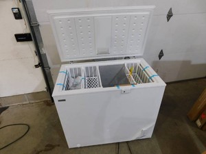 Vissani 8.8 cu. ft. Manual Defrost Convertible Garage Ready Chest Freezer in White, Powered by Hubspace