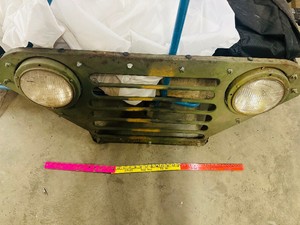 ANTIQUE M151 MUTT GRILL - Intact Headlamps - Very Nice Wall Decor