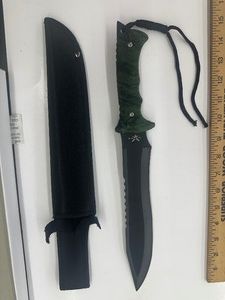 HUNTING KNIFE w Sheath