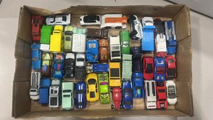miscellaneous lot of diecast cars. Hot wheelsmatchbox cars.