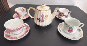 Vintage Teapot and 4 Cups with Saucers