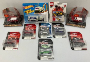Miscellaneous miniature die cast cars, including hot wheels and more. All new on card.