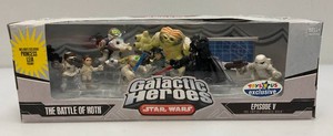 Star Wars Galactic Heroes The Battle of Hoth cinema scene Toys R Us Exclusive. some loose figures present