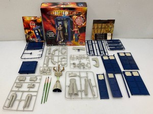 Dr. Who Welcome Aboard Kit open box missing pieces