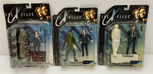 Miscellaneous vintage the X files action figures, series 1New old stock on card.
