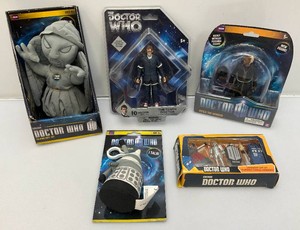 Miscellaneous doctor who collectibles, including action figures and more.All new in pack.