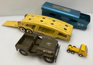 Miscellaneous vintage pressed steel toys including Stucto and Tonka