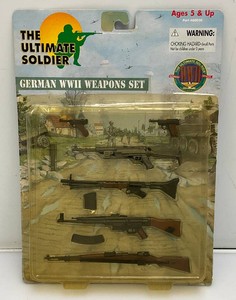 21st Century Ultimate Soldier 16th GERMAN WWII WEAPONS SET (NIB) 1999 bubble yellowed.