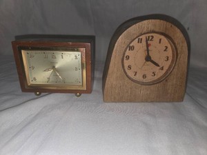 Set of 2 Vintage clocks