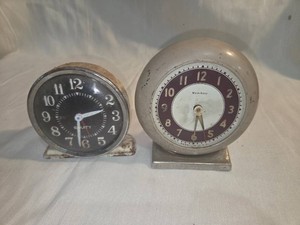 Set of 2 Vintage Clocks