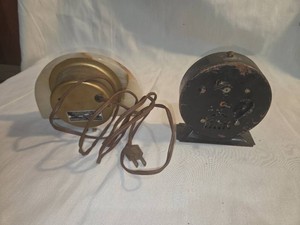Set of 2 Vintage clocks