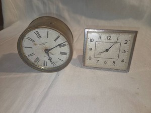 Set of 2 Vintage clocks