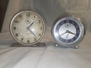 Set of 2 Round Vintage Clocks