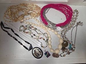 Lot of Vintage Jewelery-8 pieces