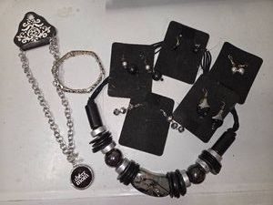 Jewelery Lot-8 pieces