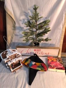 Variety of Christmas goodies - Lot of 5